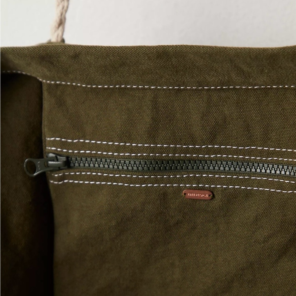 💚Free People Been There Badge Tote Bag - Picture 5 of 5